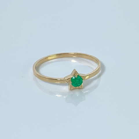 Anillo Estrella /15 Pts Esmeralda Oro amarillo 18k / Talla 6 3/4 / 1,28 Gr *