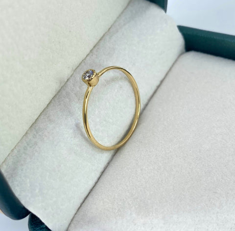 Anillo Circón Blanco Oro amarillo 18k / Talla 7 1/2 / 0,84 Gr