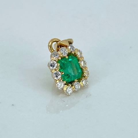 Dije Esmeralda 50PTS Oro amarillo 0,85 Gr / 1,3 Cm †