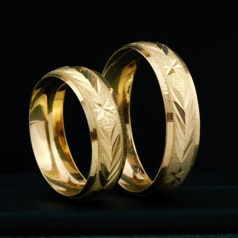 Anillo Argollas Estrellas Fondo Diamantado POR FABRICACIÓN Oro amarillo 18k / Talla 7 / 10 Gr *
