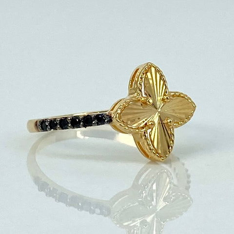 Anillo Trebol Diamantado Circones Negros Oro amarillo 18k / Talla 7 1/2 / 2 Gr