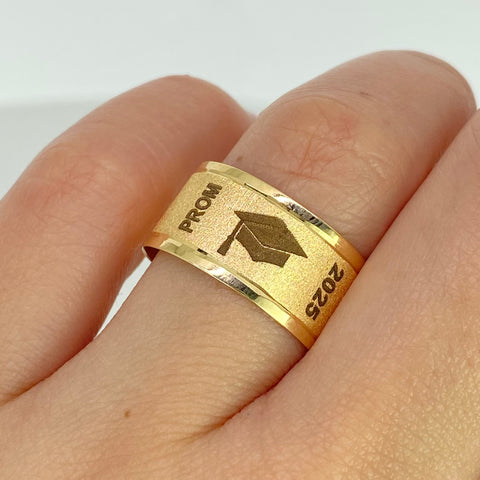 Anillo Argolla Diamantada PROM Birrete Oro amarillo 18k / Talla 8 / 2,78 Gr