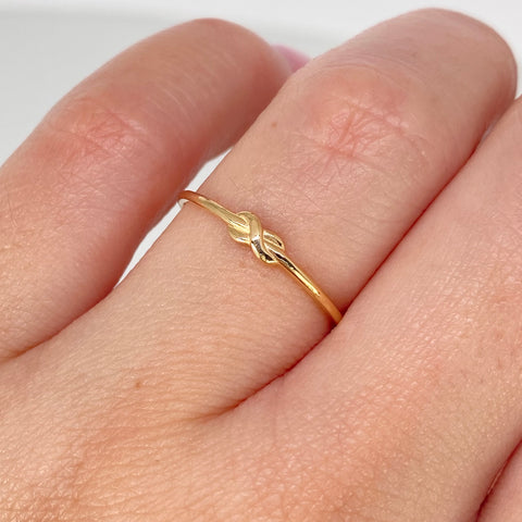 Anillo Infinito Oro amarillo / Talla 7 / 0,71 Gr
