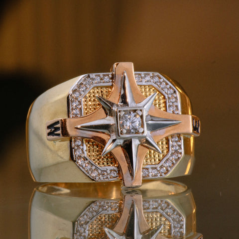 Anillo Brujula Cuadro Circones Blancos Tres oros 18k / Talla 10 / 10 Gr †