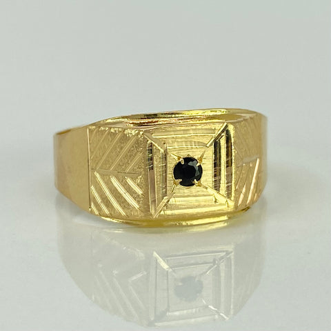 Anillo Sello Cuadrado Rayado Circón Negro  Oro amarillo 18k / Talla 11 1/2 / 3,08 Gr †