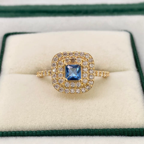 Anillo Solitario Cuadro Circones Blancos Y Azul Cielo Oro amarillo 18k / Talla 6 1/4 / 3,58 Gr *