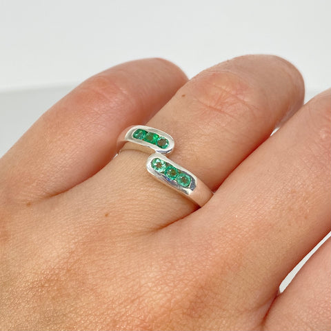 Anillo Esmeraldas Cruzado 0.24Ct / Talla 7 Plata 925 3,25 Gr *