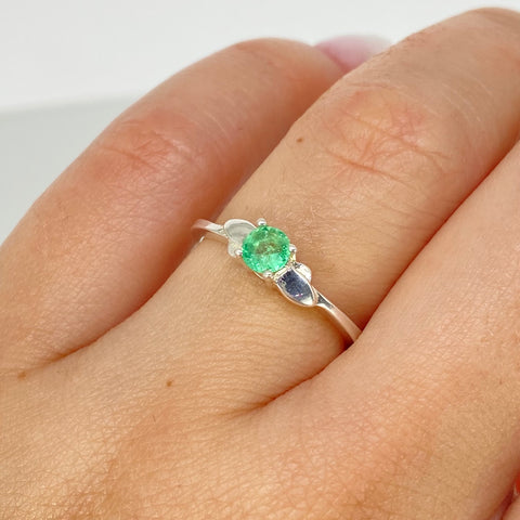 Anillo Esmeralda 0.2Ct / Talla 5 3/4 Plata 925 1,72 Gr *