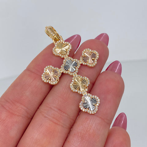 Dije Trebol Diamantados Circones Blancos Tres oros 4,68 Gr / 4,8 Cm