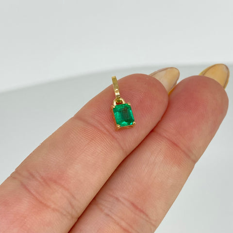 Dije Cuadrado Esmeralda 55PTS Oro amarillo 0,6 Gr / 1,3 Cm *