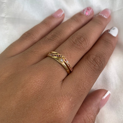 Anillo Circones Fucsia Lila y Blancos Talla 7 3/4 Oro Amarillo 18k/ 3,47 Gr /  *