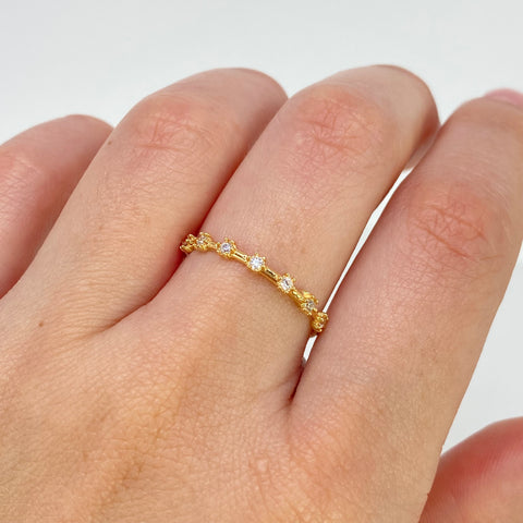 Anillo Circones Blancos Oro amarillo 18k / Talla 8 / 1,08 Gr *