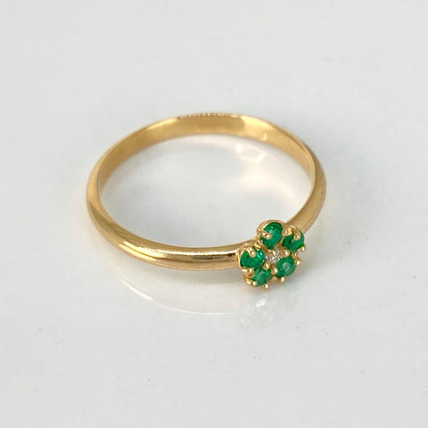 Anillo Flor 13PTS Esmeralda / 1PTS Diamante  Oro amarillo 18k / Talla 6 1/4 / 1,65 Gr *