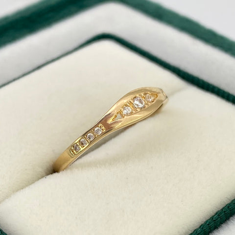 Anillo Abertura Central Circones Blancos Oro amarillo 18k / Talla 6 3/4 / 1,45 Gr *