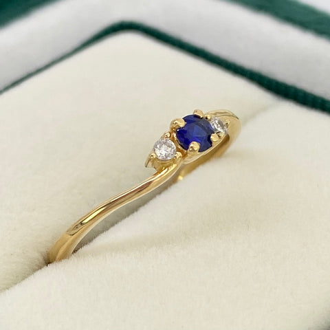 Anillo Circón Blanco Y Azul  Oro amarillo 18k / Talla 5 3/4 / 1,75 Gr †
