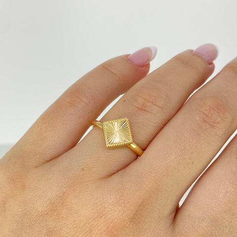Anillo Rombo Diamantado Oro amarillo 18k / Talla 6 3/4 / 1,35 Gr *