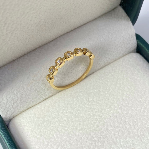 Anillo Cuadros Circones Blancos Oro amarillo 18k / Talla 6 3/4 / 1,50 Gr
