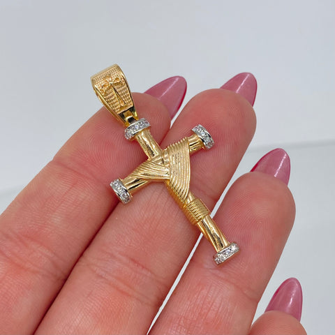 Dije Cruz Circones Blancos Oro amarillo y Oro blanco 4,1 Gr / 4,3 Cm