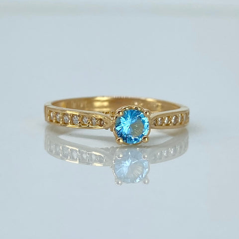 Anillo Solitario Circones Azul Cielo Y Blancos Oro amarillo 18k / Talla 6 1/4 / 1,90 Gr †