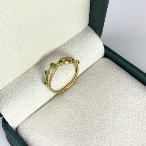 Anillo Circones Verdes Y Blancos Oro amarillo 18k / Talla 5 3/4 / 1,58 Gr *