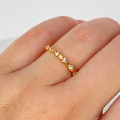Anillo Churumbela Circones Blancos Cuadradas Oro amarillo / Talla 5 3/4 / 1,4 Gr †