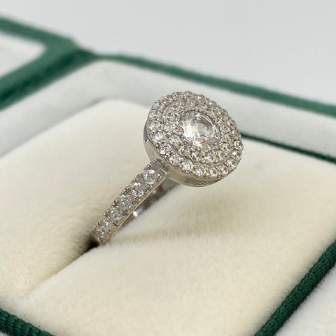 Anillo Solitario Circones Blancos Oro blanco 18k / Talla 5 1/4 / 4,10 Gr *