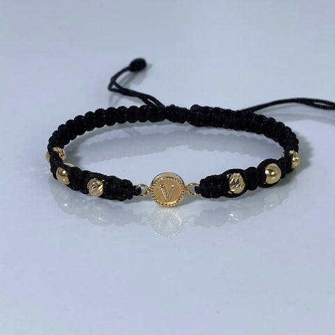 Pulsera tejida Herraje Letra V / BD 5mm 4uni BL 5mm 2uni / Hilo Negro Oro amarillo 18k 1,18 Gr *