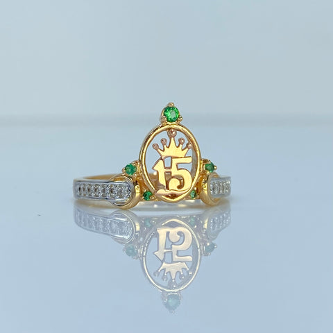 Anillo 15 Años Ovalado Circones Blancos Verdes Tres oros 18k / Talla 6 / 2,66 Gr