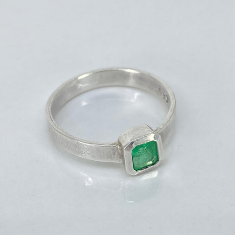 Anillo Esmeralda Rectangular 0.3Ct / Talla 7 1/2 Plata 925 2,12 Gr *