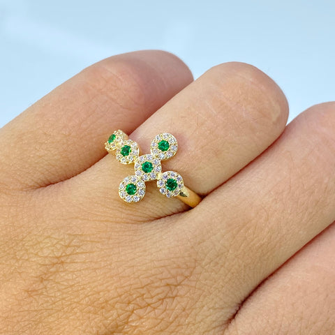 Anillo Cruz Circones Blancos y Verdes Oro amarillo 18k / Talla 6 1/2 / 2,39 Gr