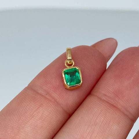 Dije Cuadrado Esmeralda 46PTS Oro amarillo 0,66 Gr / 1,3 Cm *