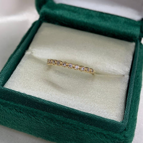 Anillo Circulos Circones Blancos En La Mitad Oro Amarillo 18k Talla 6/ 1,07 Gr / *