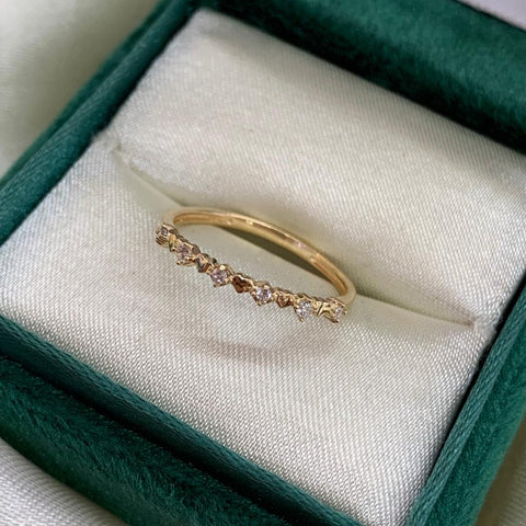 Anillo Circones Blancos / Talla 6 1/4 Oro amarillo 18k 1,08 Gr *