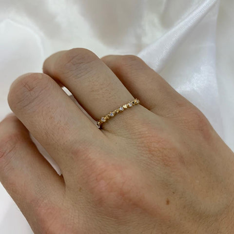 Anillo Circones Blancos / Talla 6 1/4 Oro amarillo 18k 1,08 Gr *