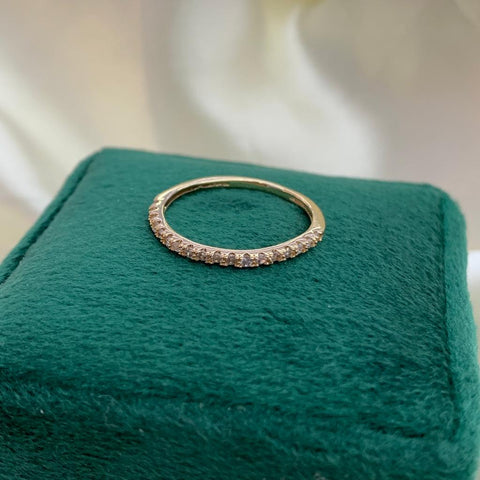 Anillo Circones Blancos / Talla 6 1/3 Oro amarillo 18k 1,17 Gr *