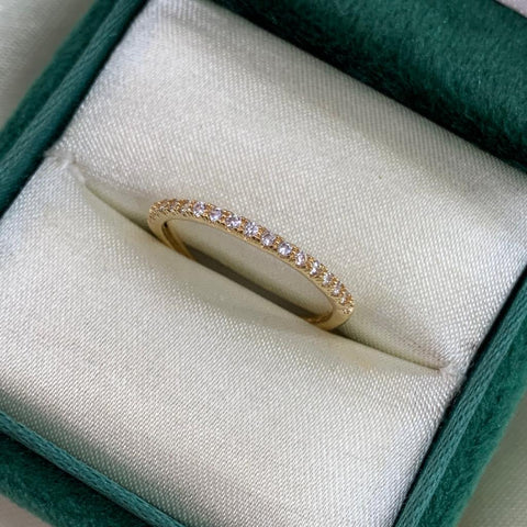 Anillo Circones Blancos / Talla 6 1/3 Oro amarillo 18k 1,17 Gr *