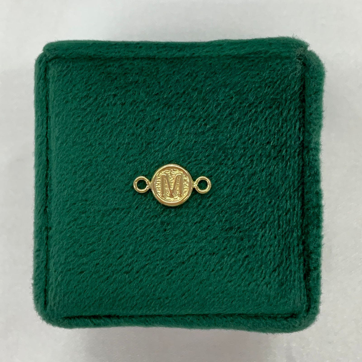 Herraje Letra M Oro amarillo 18k 0,39 Gr / 1,5 Cm * – Tres Cruces Oro 18K