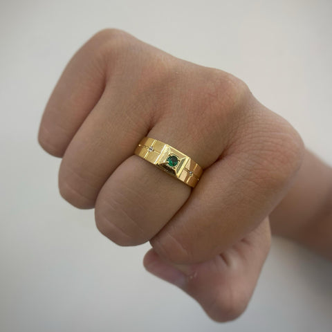 Anillo Circon Central Verde Detalle Circones Blancos Oro amarillo 18k / Talla 9 / 5,1 Gr *
