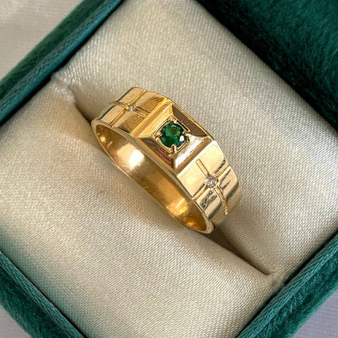 Anillo Circon Central Verde Detalle Circones Blancos Oro amarillo 18k / Talla 9 / 5,1 Gr *