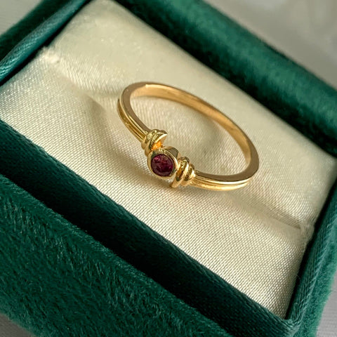 Anillo Circon Fucsia Oro amarillo 18k / Talla 7 / 2,2 Gr