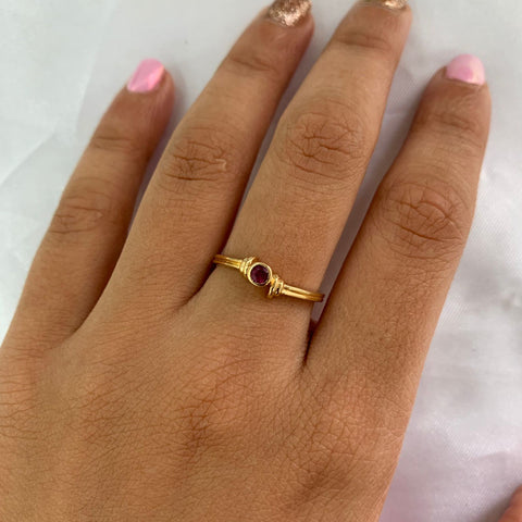 Anillo Circon Fucsia Oro amarillo 18k / Talla 7 / 2,2 Gr