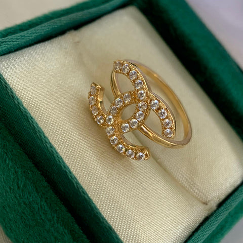 Anillo CH Circones blancos Oro amarillo 18k / Talla 6 3/4 / 3,32 Gr *