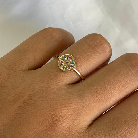 Anillo Circulo Circones Azules Y Morados Oro amarillo 18k / Talla 7 1/4 / 1,66 Gr *
