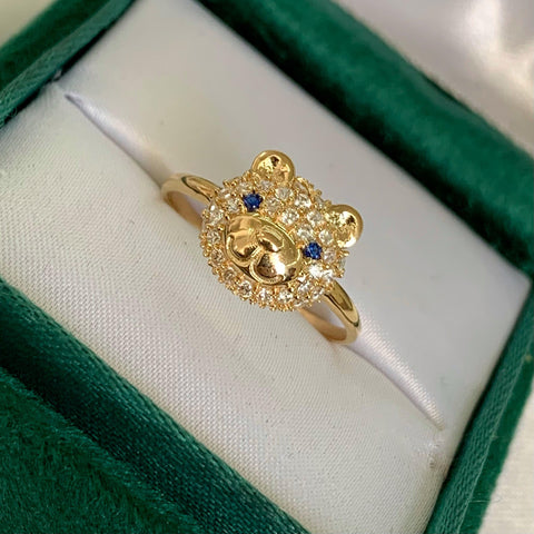Anillo Cara Oso Circones Blancos Y Azules Oro amarillo 18k / Talla 6 3/4 / 2,35 Gr *