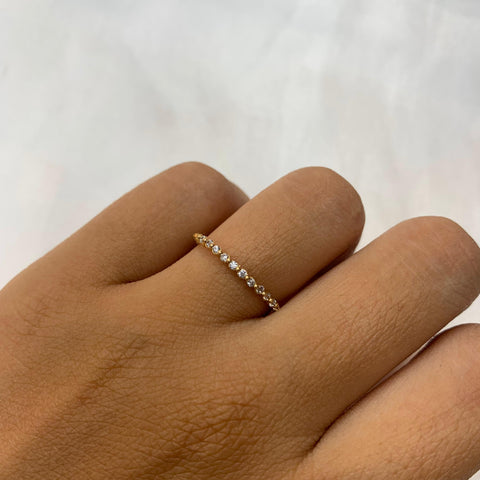 Anillo Circones Blancos Oro amarillo 18k / Talla 6 / 1,02 Gr