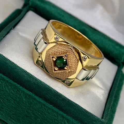 Anillo Circones Verdes Y Blancos Tres oros 18k / Talla 11 1/2 / 9,48 Gr