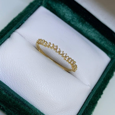 Anillo Circones Blancos Oro amarillo 18k / Talla 7 1/2 / 1,23 Gr