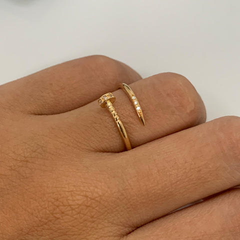 Anillo Clavo Circones Blancos Oro amarillo 18k / Talla 6 3/4 / 1,66 Gr *