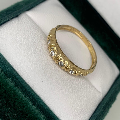 Anillo Circones Blancos Oro amarillo 18k / Talla 7 1/4 / 1,90 Gr *