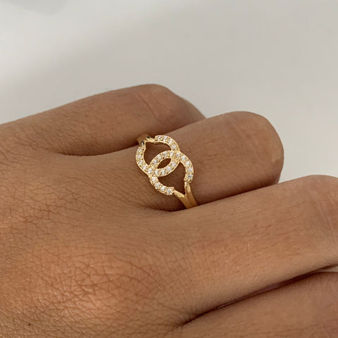 Anillo CH  Circones Blancos Oro amarillo 18k / Talla 7 / 2,0 Gr
